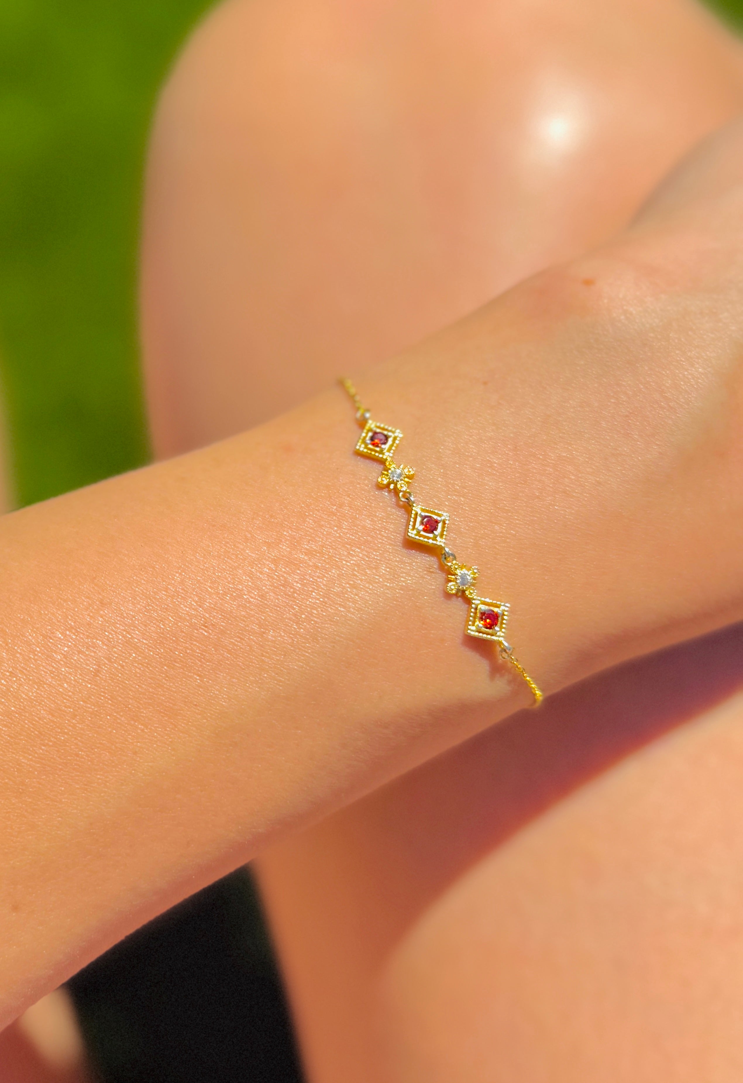 La Vie En Rouge Extra Fine Bracelet