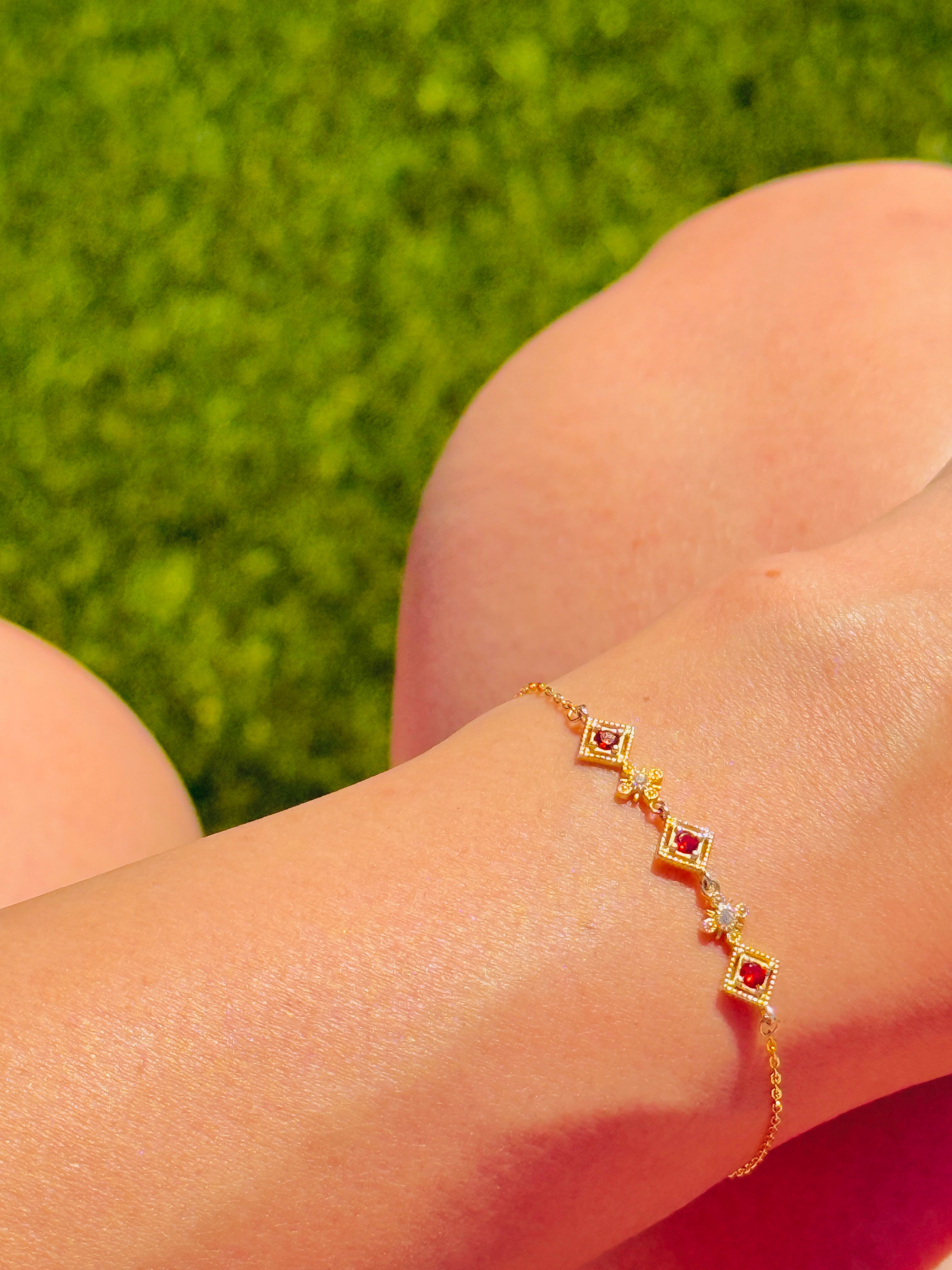 La Vie En Rouge Extra Fine Bracelet